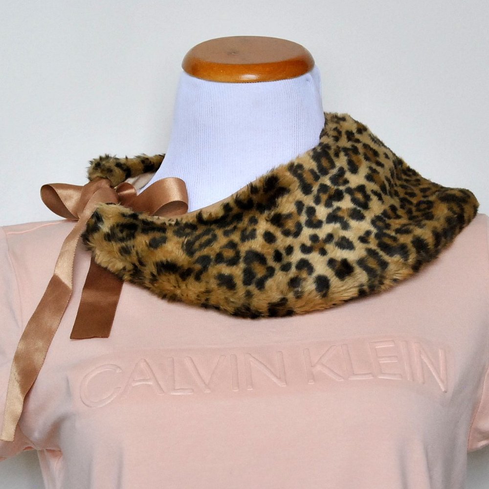 Jaguar Peter Pan Faux Fur Collar